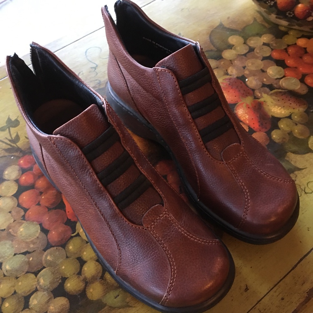 DANSKO BROWN ZIPPER SHOES-NEW-SIZE 7-7.5